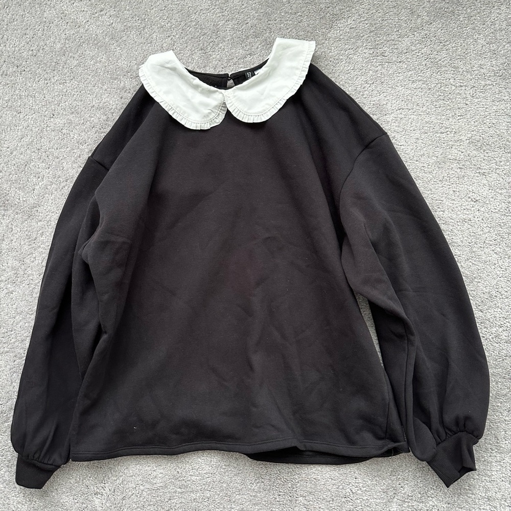 BRAND NEW - Divided Black Sweatshirt with White Collar Detail
